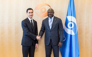 2018년 7월 3일 포괄적 핵실험 금지 조약 기구 사무총장 라시나 제르보를 예방한 세르다르 베르디무하메도프