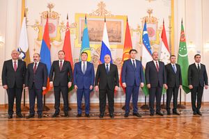 2021년 유라시아 정부 간 이사회 회의에 참석한 베르디무하메도프 (오른쪽 끝)