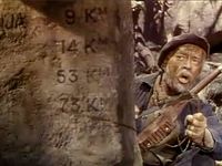 로버트 조던의 안내인 역할을 하는 노인 안셀모( 블라디미르 소콜로프 분).