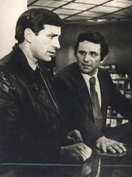 1971년 주연 배우 존 카사베츠 (왼쪽)와 피터 포크 (오른쪽)