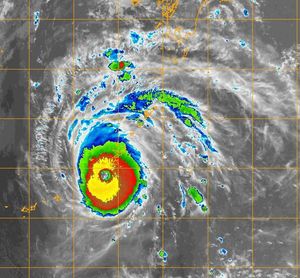 9월 14일 오키나와 부근의 태풍 나리의 강화된 적외선 위성 이미지