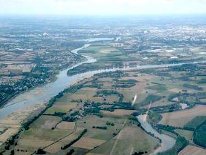 mi}} 떨어진 메인강과 루아르강의 합류점