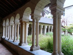 플랜태저넷의 헨리 2세가 설립한 생 장 병원.