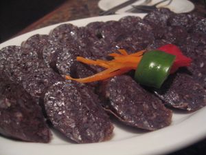 순대국밥에 고명으로 사용되는 한국식 순대