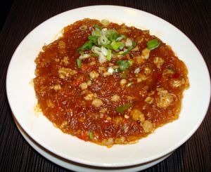 마의상수(螞蟻上樹, 개미가 나무를 오르는 모습) 요리에 사용된 당면