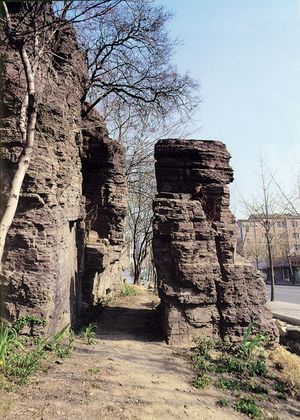 역명의 유래가 된 건들바위