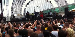 D12가 Kanrocksas 뮤직 페스티벌에서 공연 중