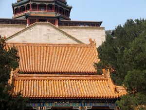 배운전(만수산의 구름을 걷어내는 전각)과 불향각(불교 향 탑), 이화원