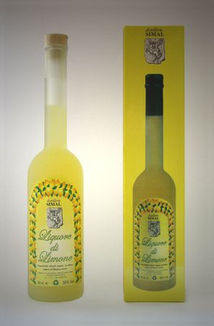 리몬첼로는 시칠리아 요리에서 흔히 나타나는 레몬주로서 매우 강한 술이다.