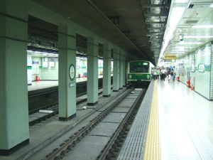 1단계 개통 시 1호선과 환승할 수 있었던 유일한 역인 신설동역