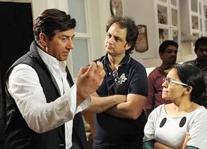 데올과 비나이 사프루, 라디카 라오.