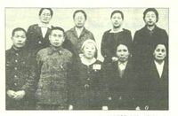 1940년의 경성가정의숙 교직원 사진 (앞줄 오른쪽 두 번째가 황신덕)