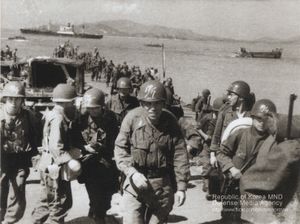 1950년 9월 인천 상륙 작전에 참가해 월미도에 상륙하는 17연대 장병들의 모습