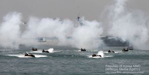 국방부가 주최한 인천상륙작전 제60주년 기념 재연행사. 2010년 9월 15일.