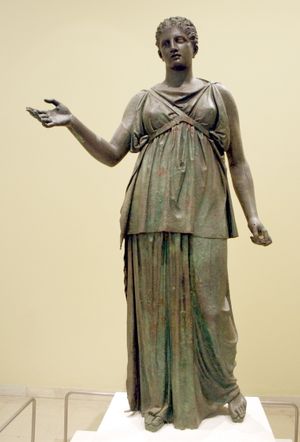 (첫 번째) 피레우스 아르테미스, 아마도 신전의 신상, 기원전 4세기