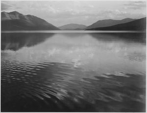 앤설 애덤스가 1933년부터 1942년 사이에 촬영한 몬태나주 글레이셔 국립공원 맥도날드 호