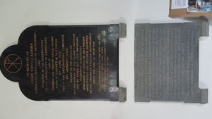 콘월 레니스트의 세인트 시드웰 교회에 있는 존 쿠치 애덤스 기념비