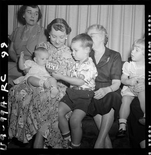 1952년 시카고에서 열린 공화당 전당 대회에서 손자, 손녀들과 함께