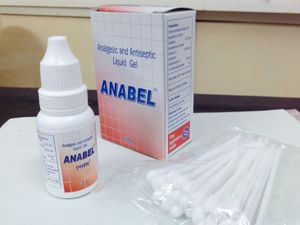 치은염 치료에 사용되는 도포용 팁이 있는 진통 및 방부 치은 페인트