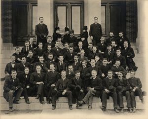 1880년 문학반 (미시간 대학교 최초의 흑인 여성 졸업생인 메리 헨리에타 그레이엄 포함)