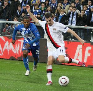 존슨(오른쪽)은 2010년 맨체스터 시티에서 활약하고 있다.