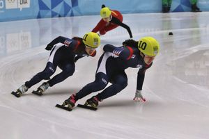 2016년 릴레함메르 동계 청소년 올림픽 쇼트트랙 1000미터에서 달리는 김지유(R)