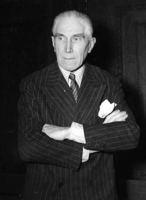 프란츠 폰 파펜, SA의 제어 실패를 비난한 후 히틀러와 사이가 틀어진 보수적인 부총리. 이 사진은 뉘른베르크 재판에서 1946년에 찍혔다.