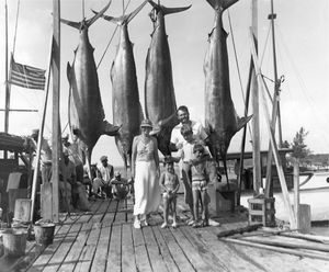 어니스트 헤밍웨이와 잡힌 청새치