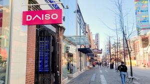 캐나다 밴쿠버 그랜빌 스트리트에 위치한 다이소 매장