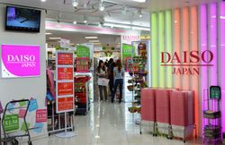 미국 캘리포니아주 샌 가브리엘의 다이소 매장