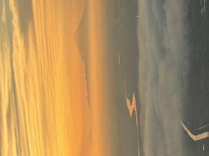 특정 시간대에는 활주로 접근 시 후지산과 도쿄 스카이트리가 보인다.