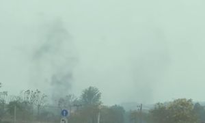 2024년 4월 미야와디에서 솟아오르는 연기