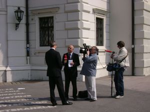 빈에서 ORF 기자의 인터뷰 모습