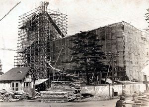 건설 중인 오쿠마 강당