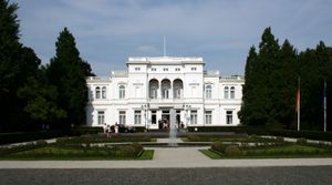 함머슈미트 빌라. 1950년부터 1994년까지 독일 대통령의 공식 관저로 사용되었다.