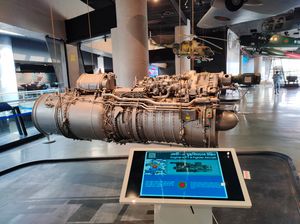 방글라데시 공군 FT-6의 Wopen WP-6A 터보제트 엔진이 방글라반두 군사 박물관, 방글라데시에 전시되어 있다.