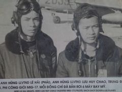 Luu Huy Chao와 Le Hai, VPAF MiG-17 조종사. 북베트남 상공에서 미군 비행기를 상대로 각각 6번의 공대공 승리를 거두었다.