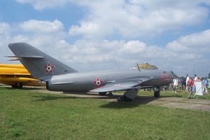 케치케메트에 전시된 복원된 헝가리 인민군 공군 MiG-17PF
