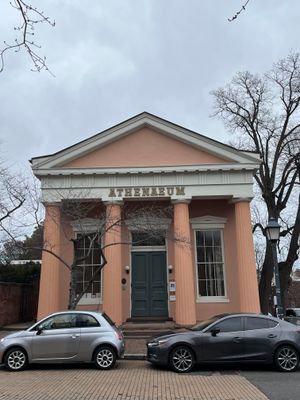 애서니엄. 현재 미술관과 행사 공간으로 사용되는 역사적인 건물이다.