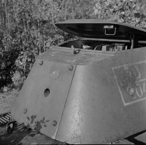 초기형 T-34의 포탑 장갑에 대한 비관통탄 명중.