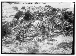 몬테네그로군이 데치치 요새를 공격하고 있다