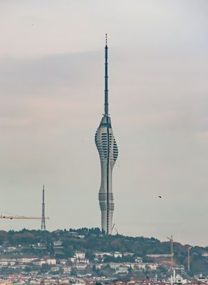 참르자 TV 및 라디오 타워 (퀴취크 참르자라고도 알려진)