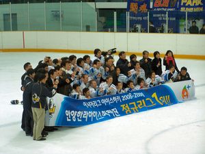 2009년 1월 25일 하이원과의 경기에서 승리한 후 안양 한라의 단체 사진