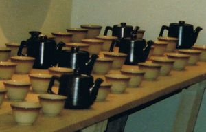 콜로라도 부용 레지나와 찻주전자, Dudson Brothers Ltd.의 유리화 식기류