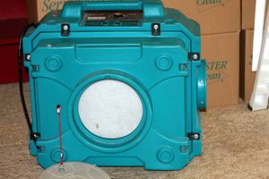 화재 후 또는 제조 과정에서 공기를 정화하는 데 사용되는 휴대용 HEPA 여과 장치