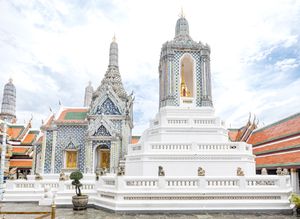 호 프라 칸타라랏(왼쪽) & 프라 몬돕 욧 프라(오른쪽)