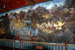갤러리 벽은 사원 전체를 둘러싸고 있으며, 벽화로 완전히 덮여 있다.