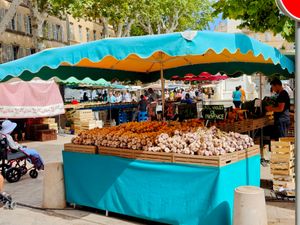 프랑스 시장에서 판매되는 마늘