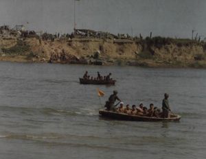 1973년 2월 24일, Thạch Hãn 강에서 풀려난 PAVN 포로들