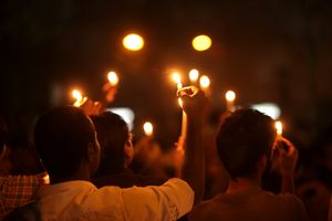 방글라데시 집단학살 추모를 위해 촛불을 든 시위대